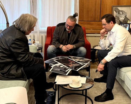 Штирлиц снова в деле, но теперь в театре: Юрий Грымов репетирует премьеру нового сезона